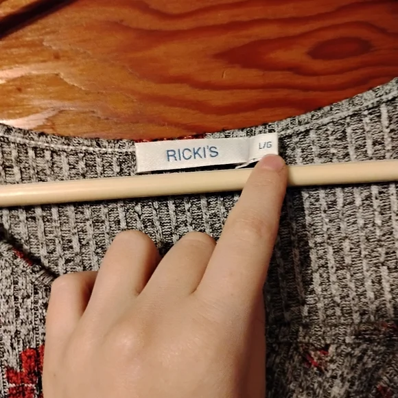 Size Large Ribbed Top - Picture 4 of 5